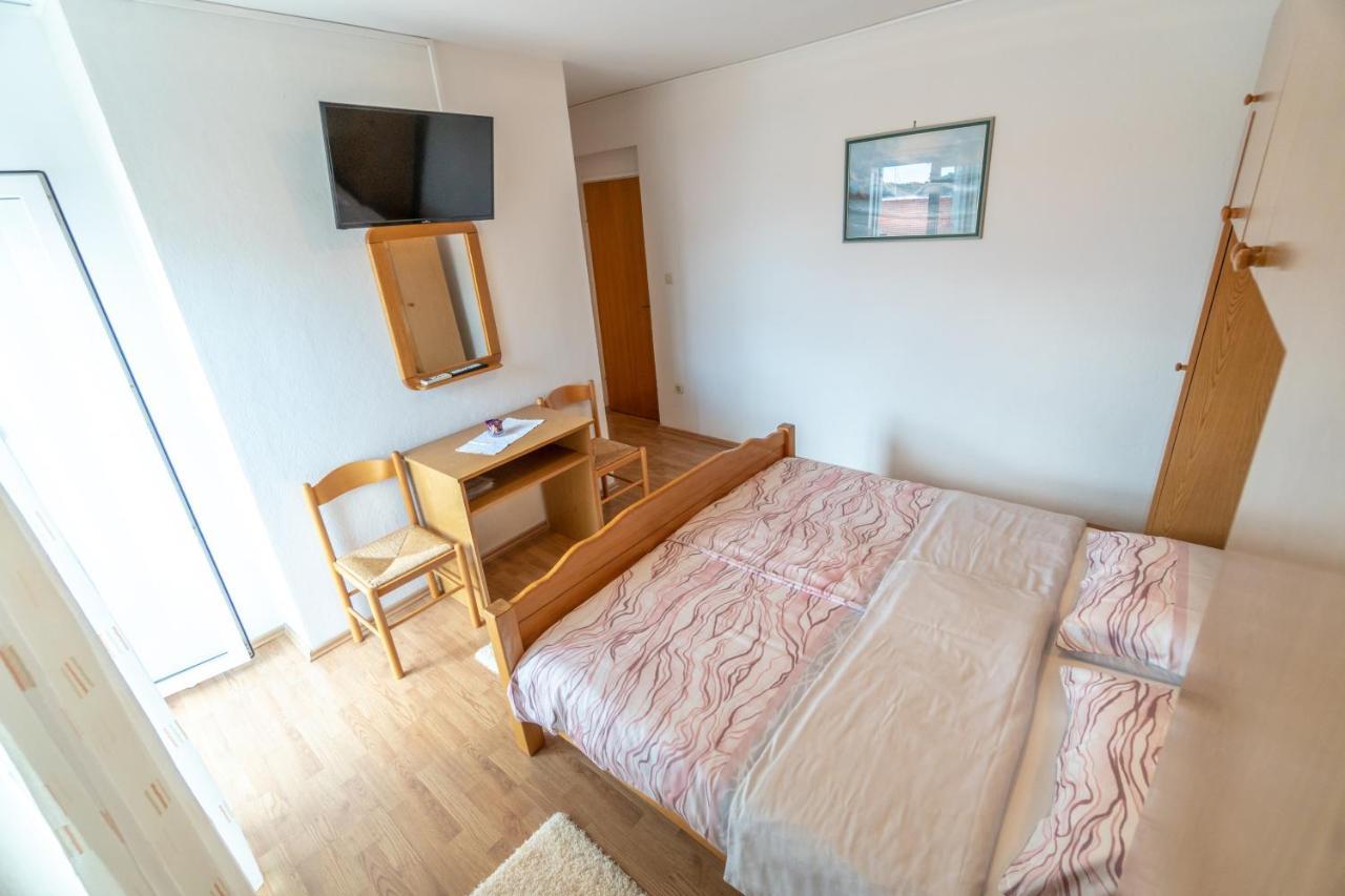 Apartments And Rooms By The Sea Palit, Rab - 5010 Cameră foto